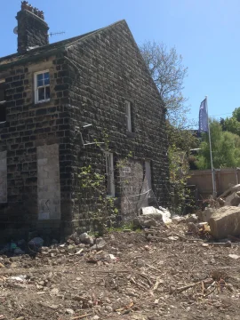 Aged dirt removal from cottage stonework